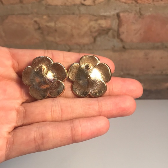 Flower power pearl earrings - Picture 2 of 3